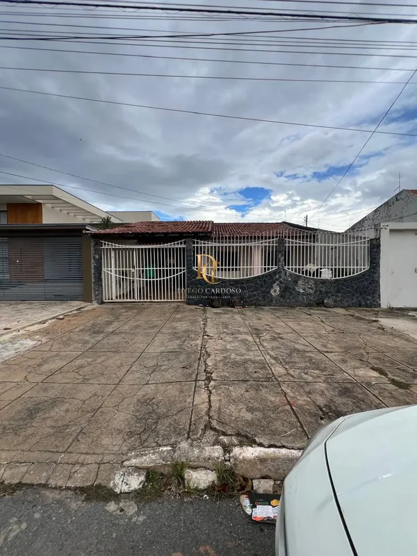 Excelente oportunidade na QND 6 de Taguatinga Norte, uma casa padrão com 3 quart...
