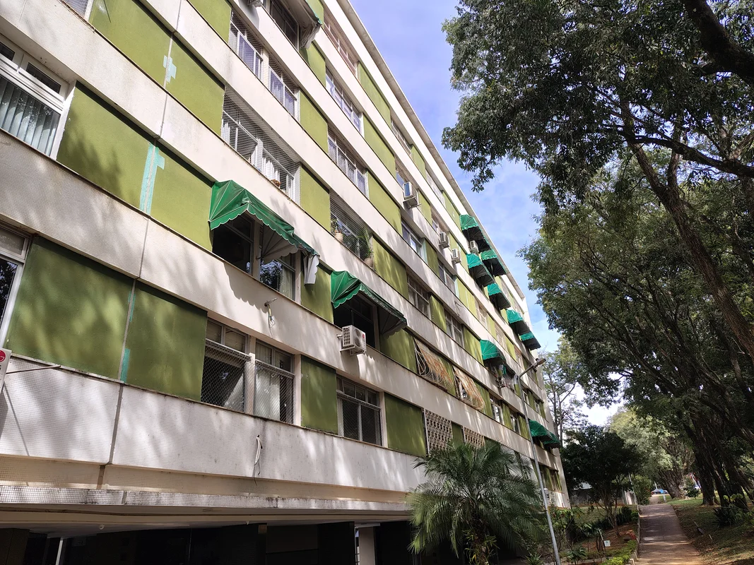 Vendemos ótimo Apto na SQN 104 Bloco "G" 6º Andar, composto de:DESC: Sala ampla ...