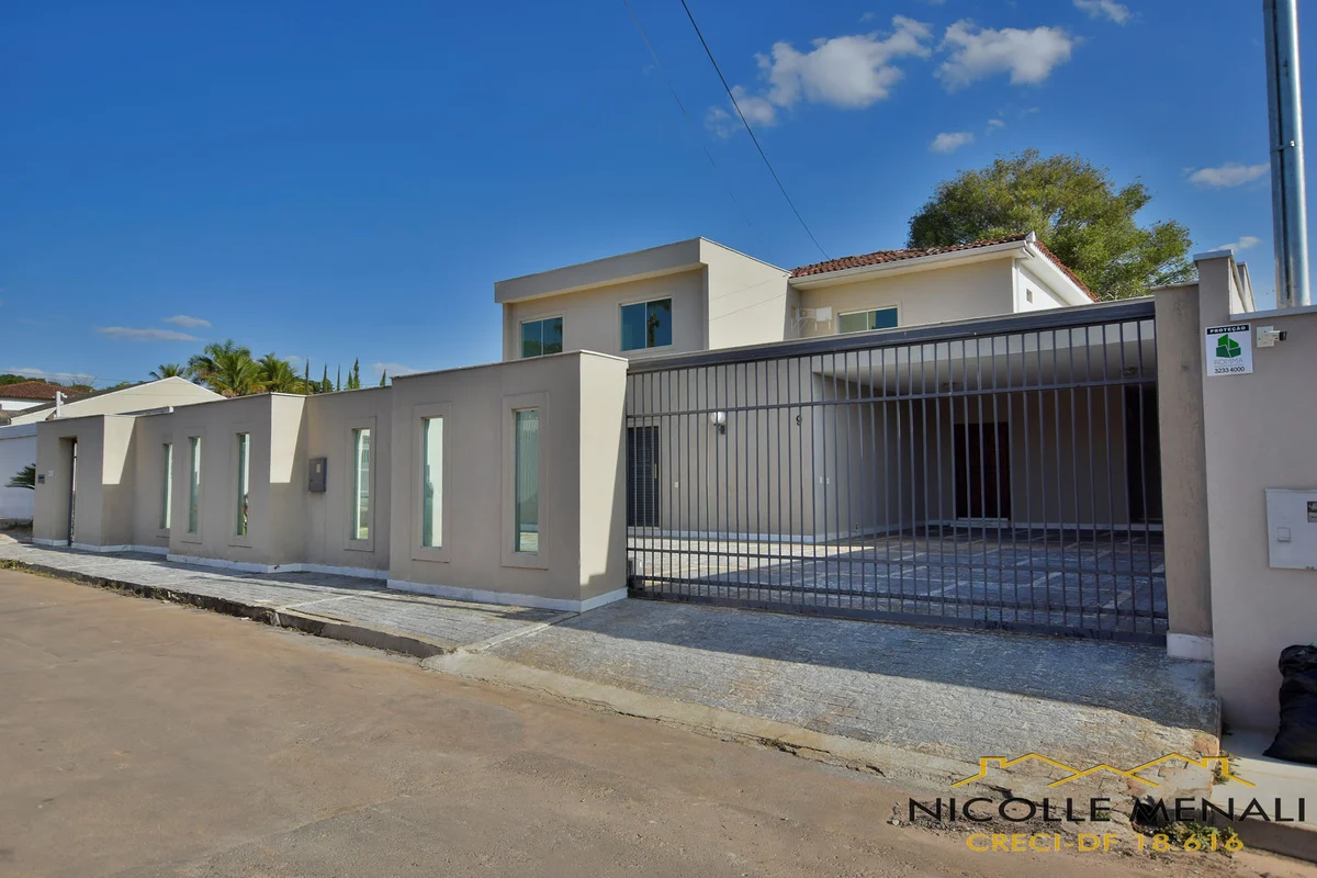 Excelente imóvel em localização privilegiada na SHIS QL 04Casa ampla bem distrib...