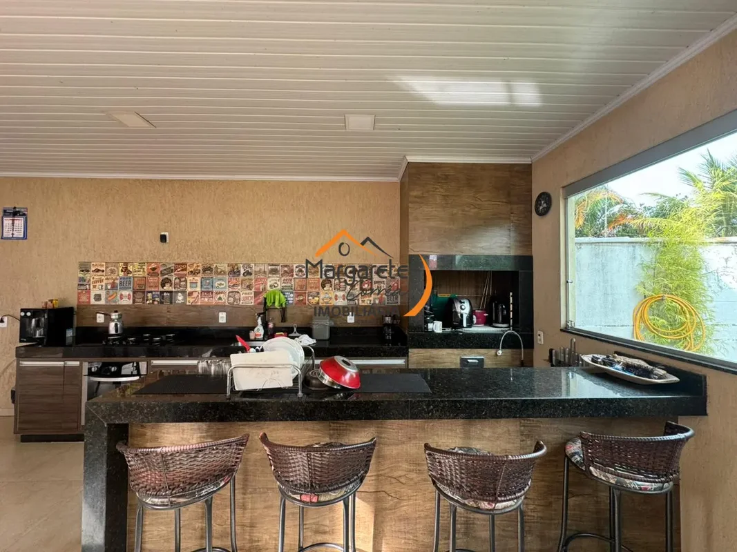 Imobiliária Margarete Corrêa vende casa no Condomínio Parque ColoradoComposta da...