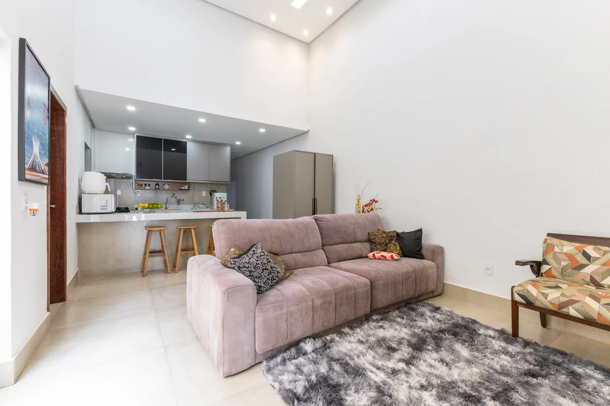 CASA EM CONDOMÍNIO FECHADO - LOTE 200 M² - VICENTE PIRES - FRENTE AO PISTÃO Casa...