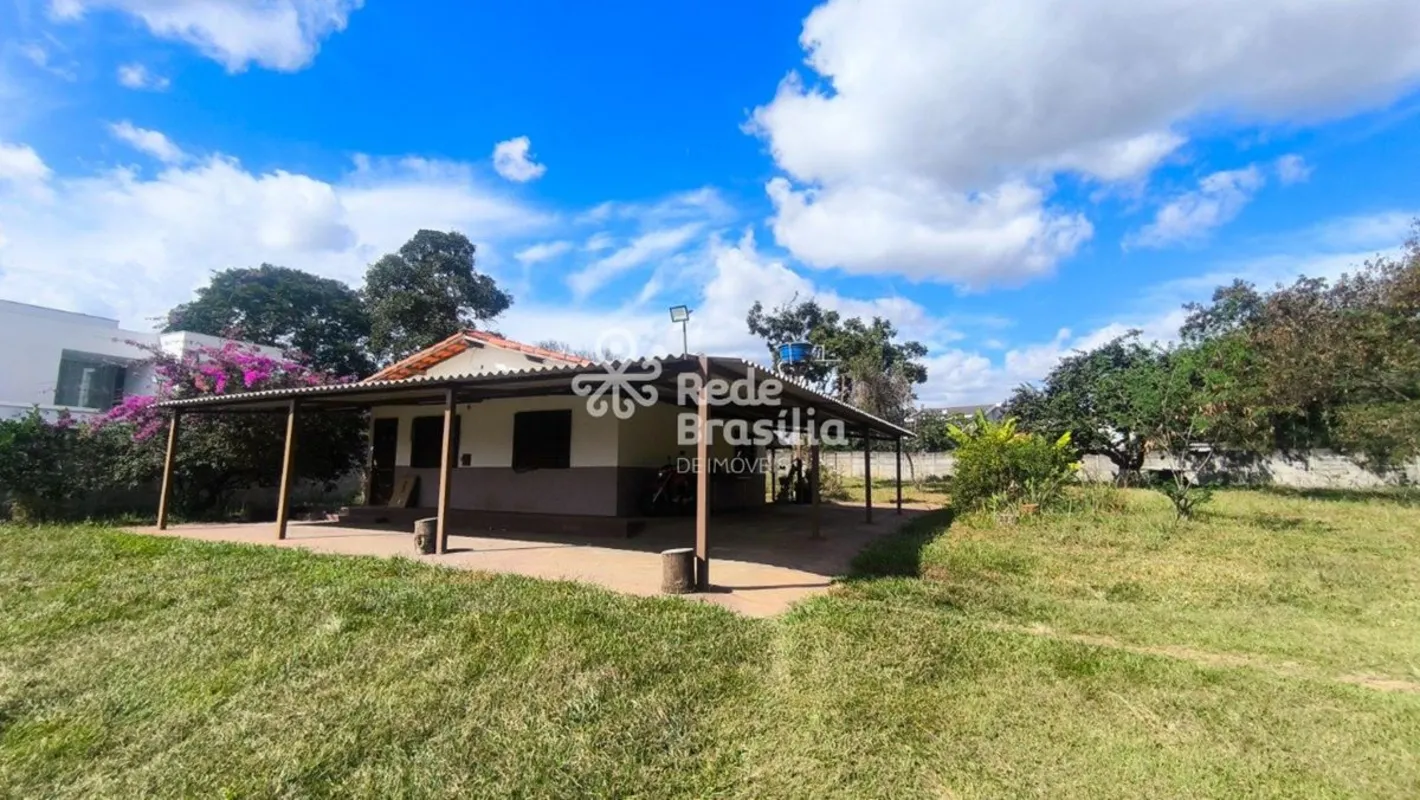 SMLN MI TR 07 CONJUNTO 02 CASA 10 LAGO NORTEDESCRIÇÃO: Casa com sala, cozinha co...