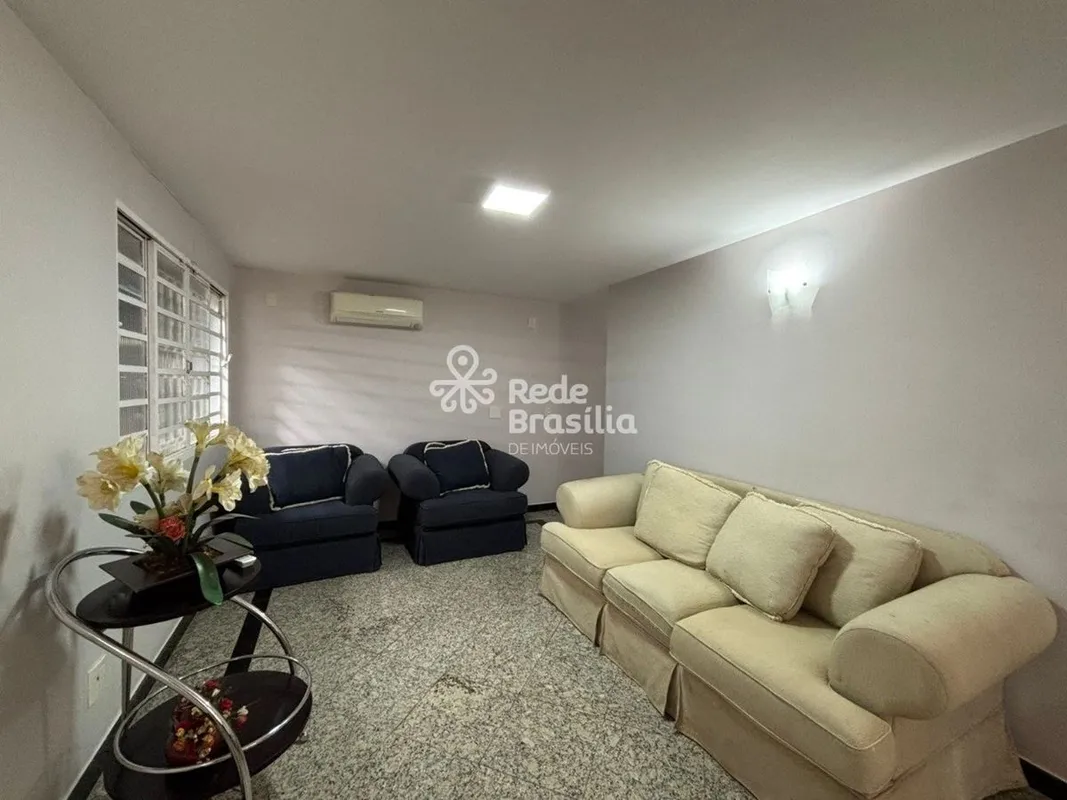 Excelente casa térrea mobiliada para locação na Asa Norte!More com conforto, seg...
