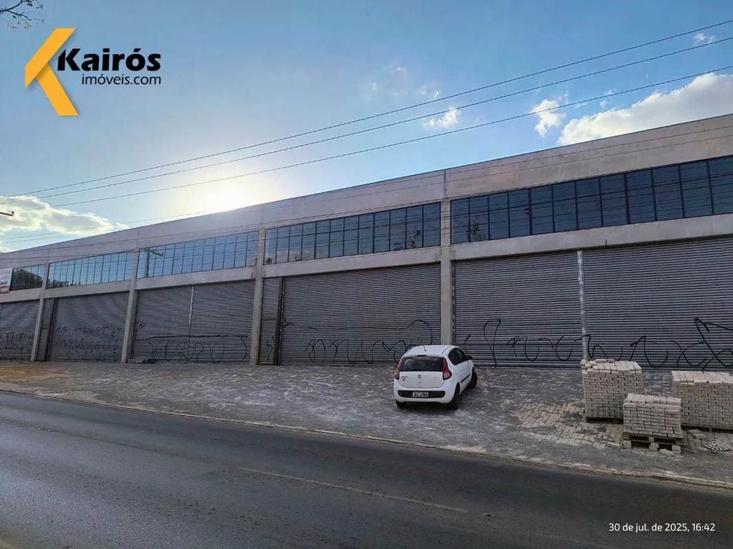 Galpão com 2.751m², pé direito duplo, frente a segunda Avenida de Samambaia Sul....