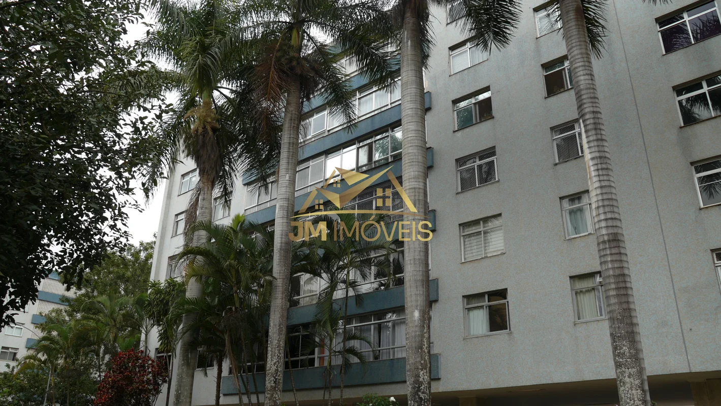 Descubra um apartamento de 3 dormitórios, localizado na SQS 212, na Asa Sul, Bra...