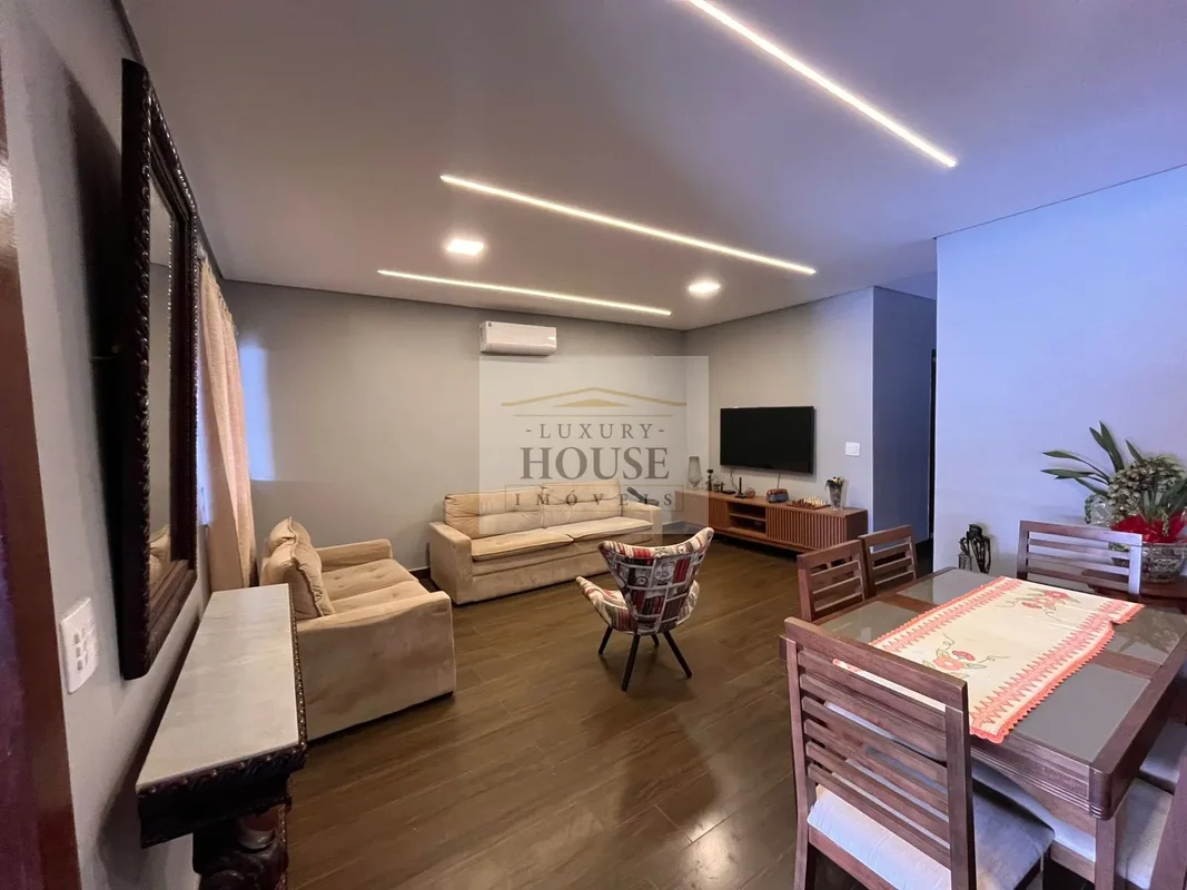 Descubra esta charmosa casa sobrado localizada no QI 9, Guara I, Distrito Federa...