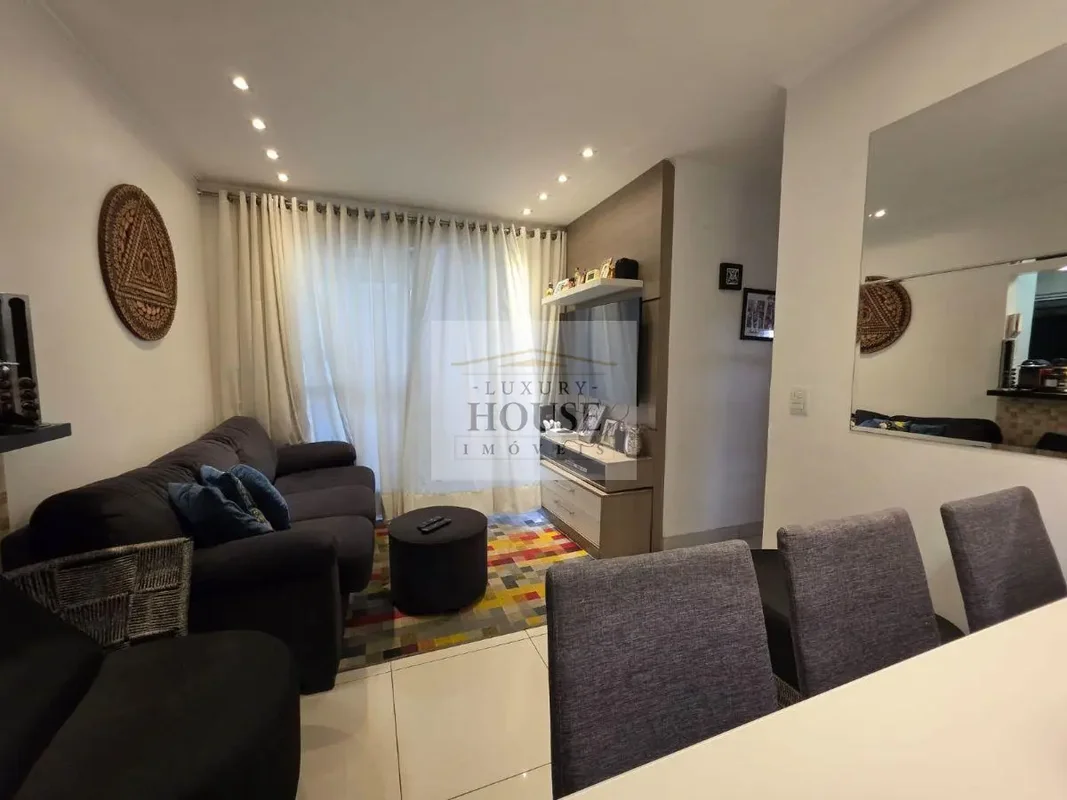 Descubra este amplo apartamento de 75 m² na Área Especial 04 Lotes E F, no coraç...