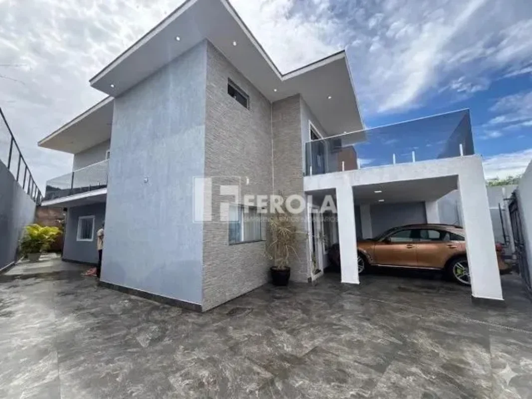 SOFISTICAÇÃO, CONFORTO E SEGURANÇA EM UM SÓ LUGAR!Se você busca um imóvel modern...