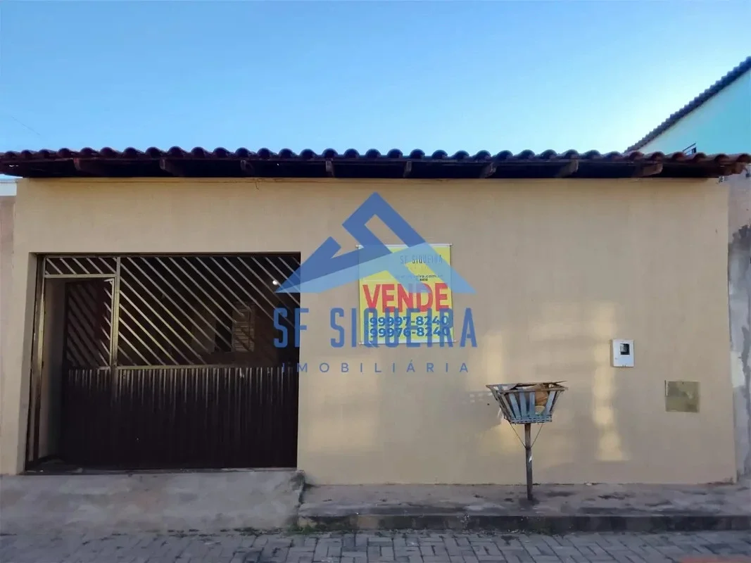 S. F. SIQUEIRA IMOBILIÁRIA VENDE CASA EM SOBRADINHO:Imóvel composto por:- 3 quar...