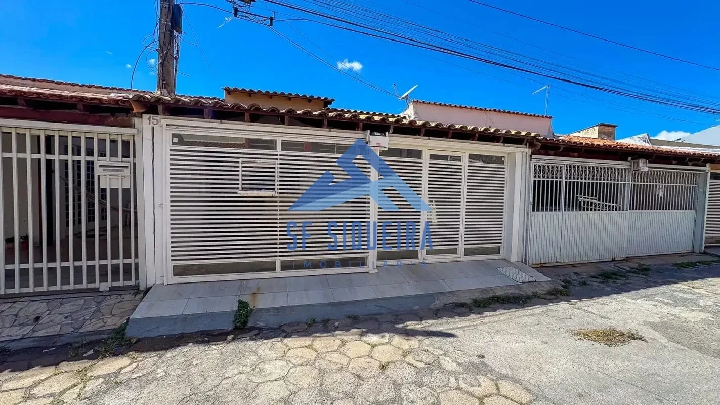S. F. SIQUEIRA IMOBILIÁRIA VENDE CASA NO GUARÁ I:O imóvel é composto por:- 2 qua...