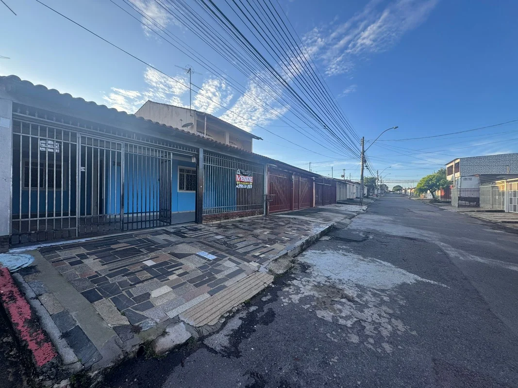 Vendo casa toda de laje, localizada na QNO 11 do Setor O, próximo à escola, pada...