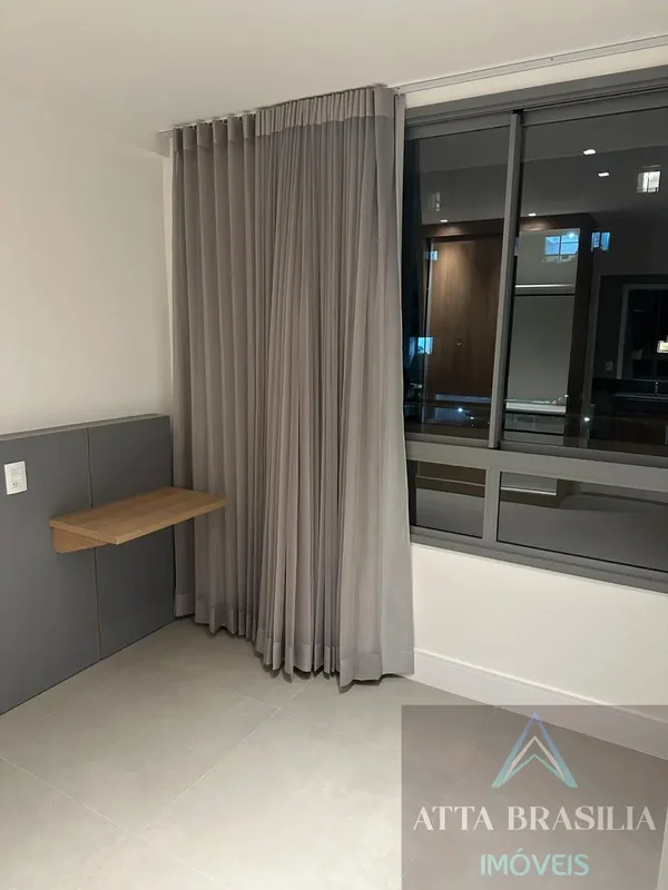 Aluga-se 1 quarto A unidade conta com: Armários Fogão Geladeira Cortina Energia ...
