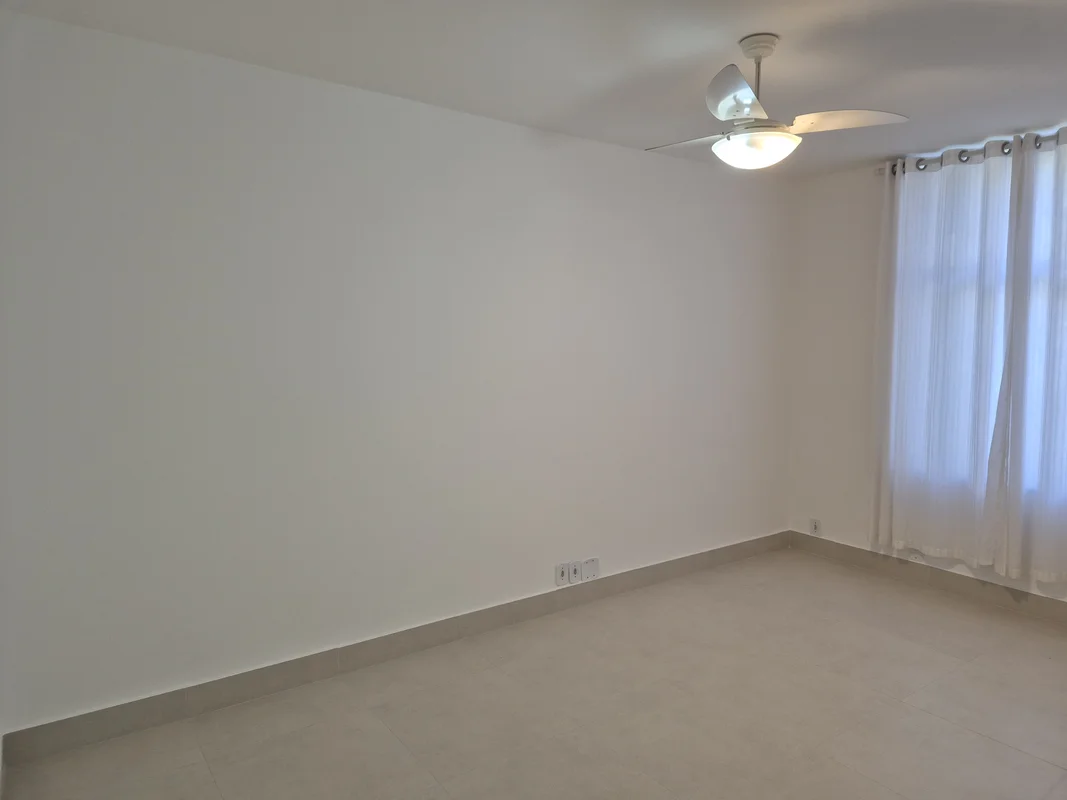 Venha conhecer este apartamento no centro da cidade! Possui 1 quarto amplo, banh...