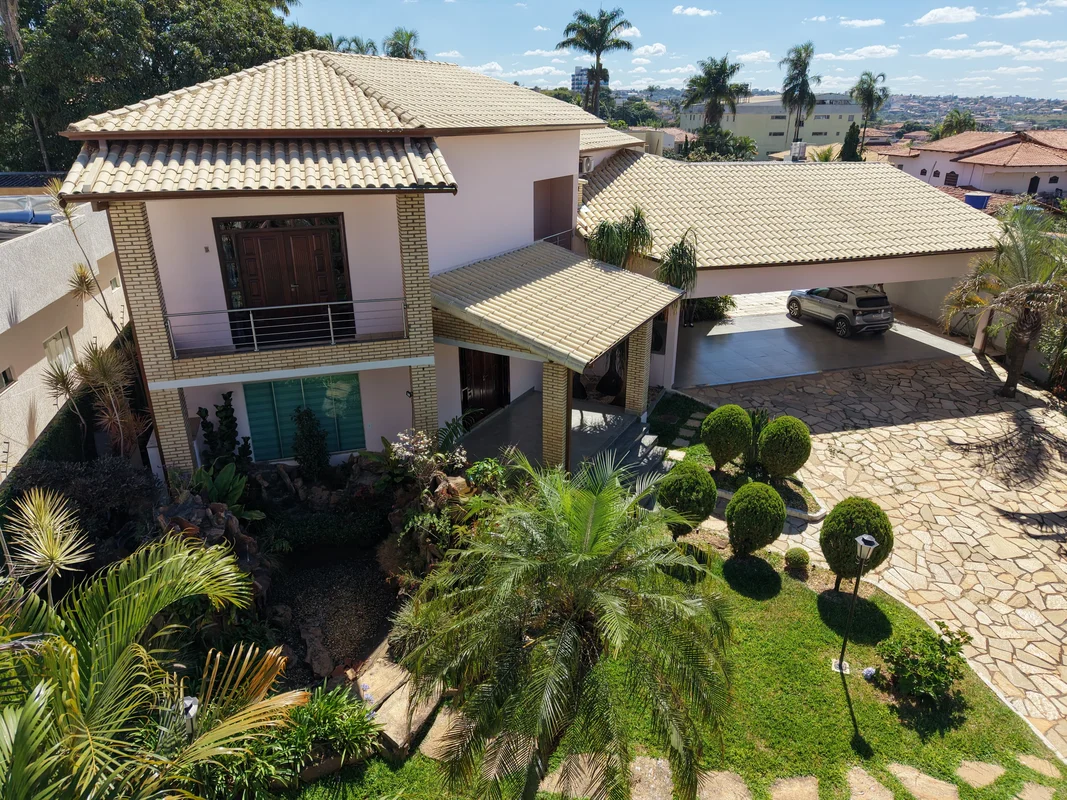  Espetacular Sobrado de Alto Padrão – 1.050m² ao Lado do Taguaparque!?Localizaçã...