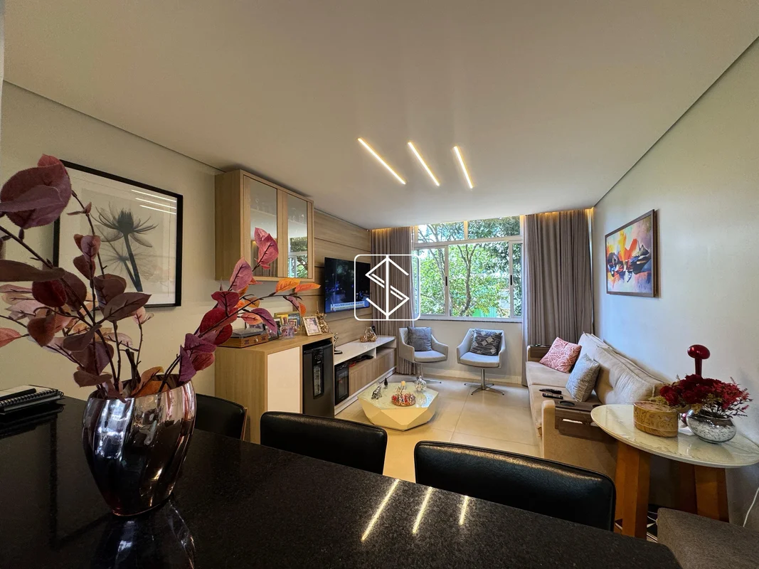Apartamento reformado, moderno e pronto para morar na SQS 407.Com 93m² muito bem...