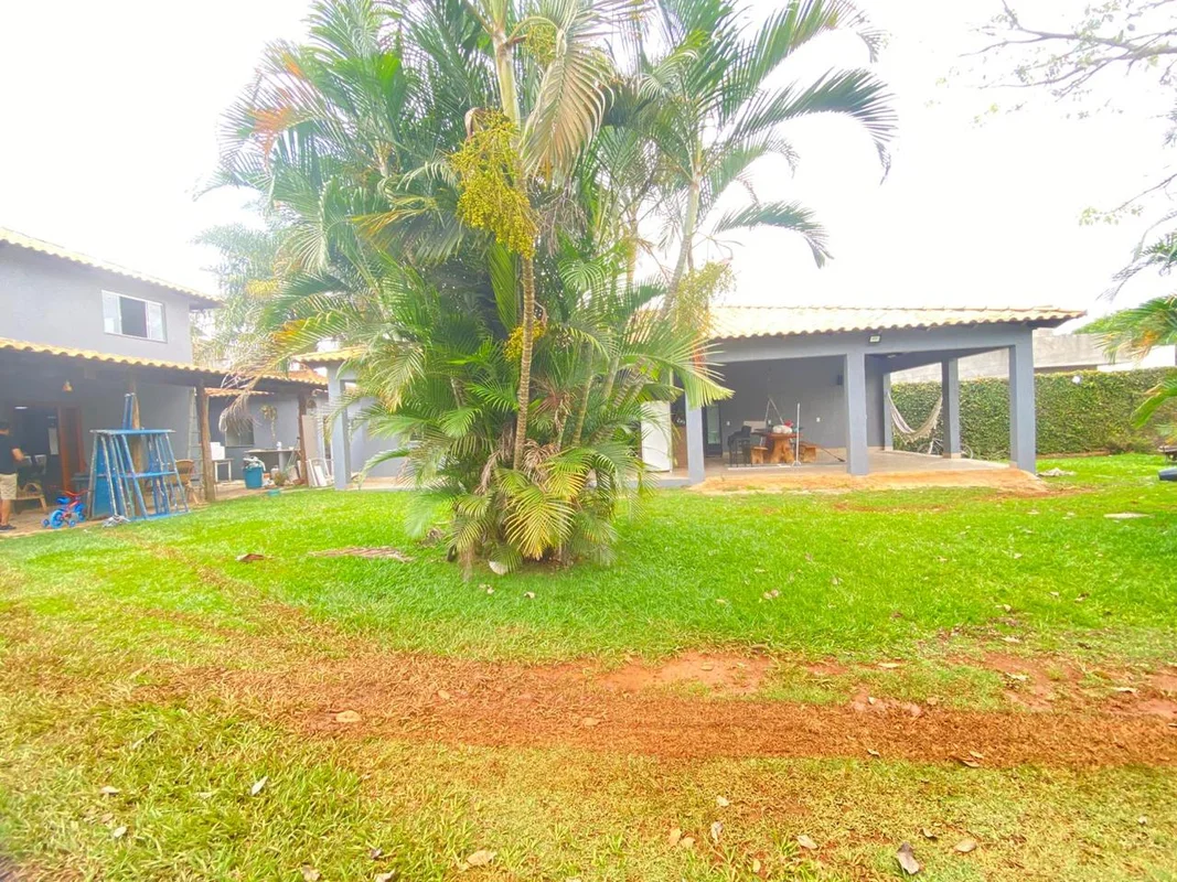 Conheça esta excelente casa à venda na Rua 12 Chacará, no bairro Vicente Pires, ...