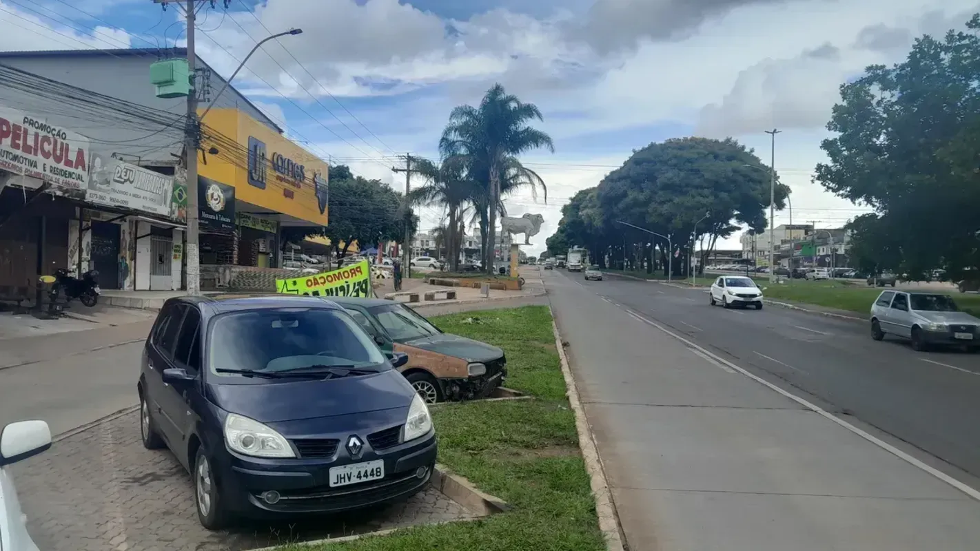 L.HENRIQUE VENDE EXCELENTE COMERCIAL NA QNN17 CEILANDIA LOTE DE ESQUINA QUASE DE...