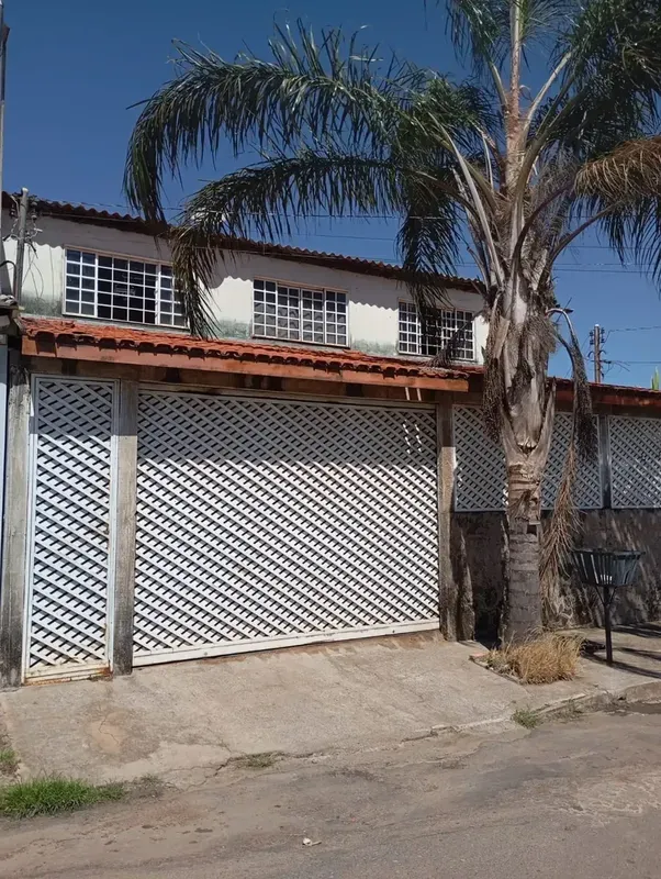 com 5 Quartos à venda, 300m² - Recanto das Emas. Localização: Quadra 604, 23, Re...