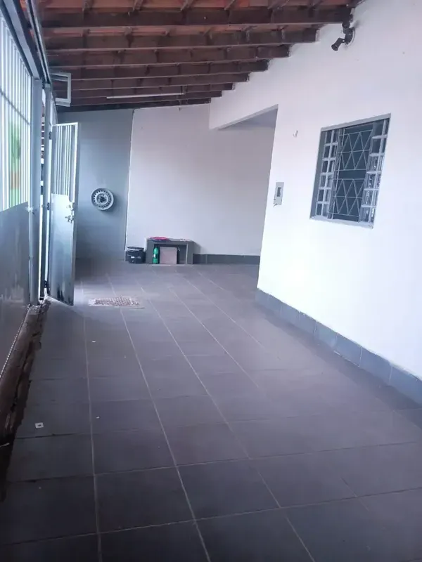 O imóvel fica localizado na quadra 304 do recanto Emas com aria de, 149 metros q...