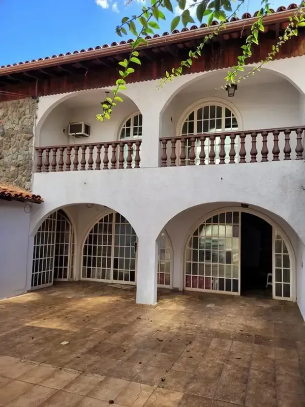 L.HENRIQUE VENDE EXCELENTE SOBRADO ?QSB 16 - Casa / Sobrado com estrutura intact...
