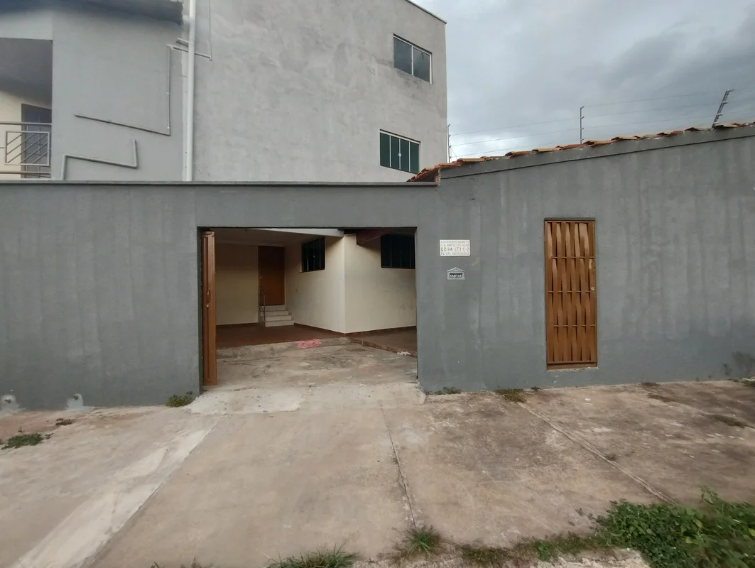 Execelente Sobrado sendo no térreo com 1 quarto grande, sala, copa, cozinha, 1 b...