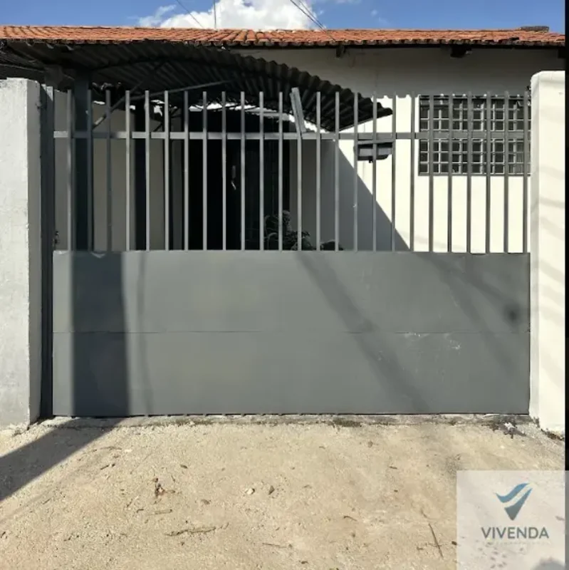Descubra uma casa confortável e prática para sua família na Rua Capri, no bairro...