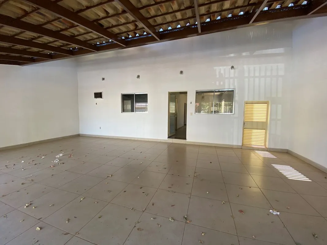 Casa de 160 mÂ² em terreno de 250 mÂ² com 03 quartos, sendo 02 suÃ­tes, a mÃ¡ste...