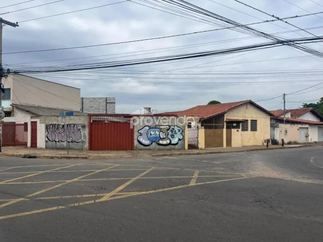 Terreno com 560m² e área edificada de 183m² - Setor Coimbra - Goiânia/GOÁrea edi...