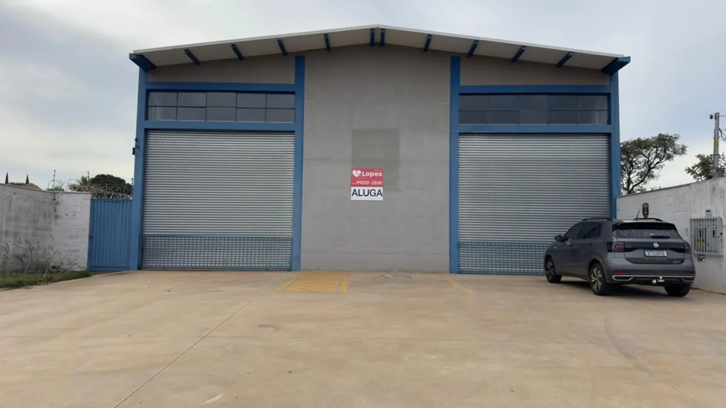 Excelente galpão, estrutura nova 02 escritórios02 banheiros Galpão de 450 m²Lote...
