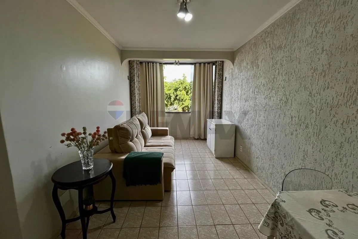 BREVE MAIS FOTOS Localizado na QI 18 do Guará I, este apartamento reúne praticid...