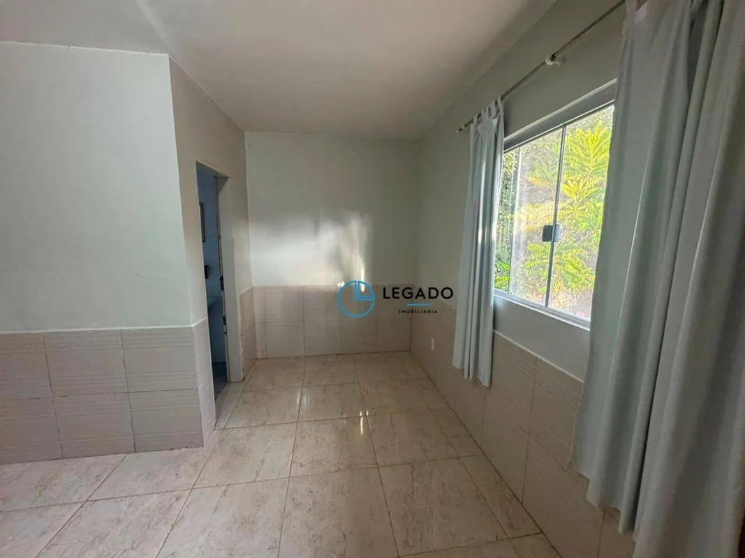 Invista em uma casa em terreno rural e desfrute de um estilo de vida tranquilo e...