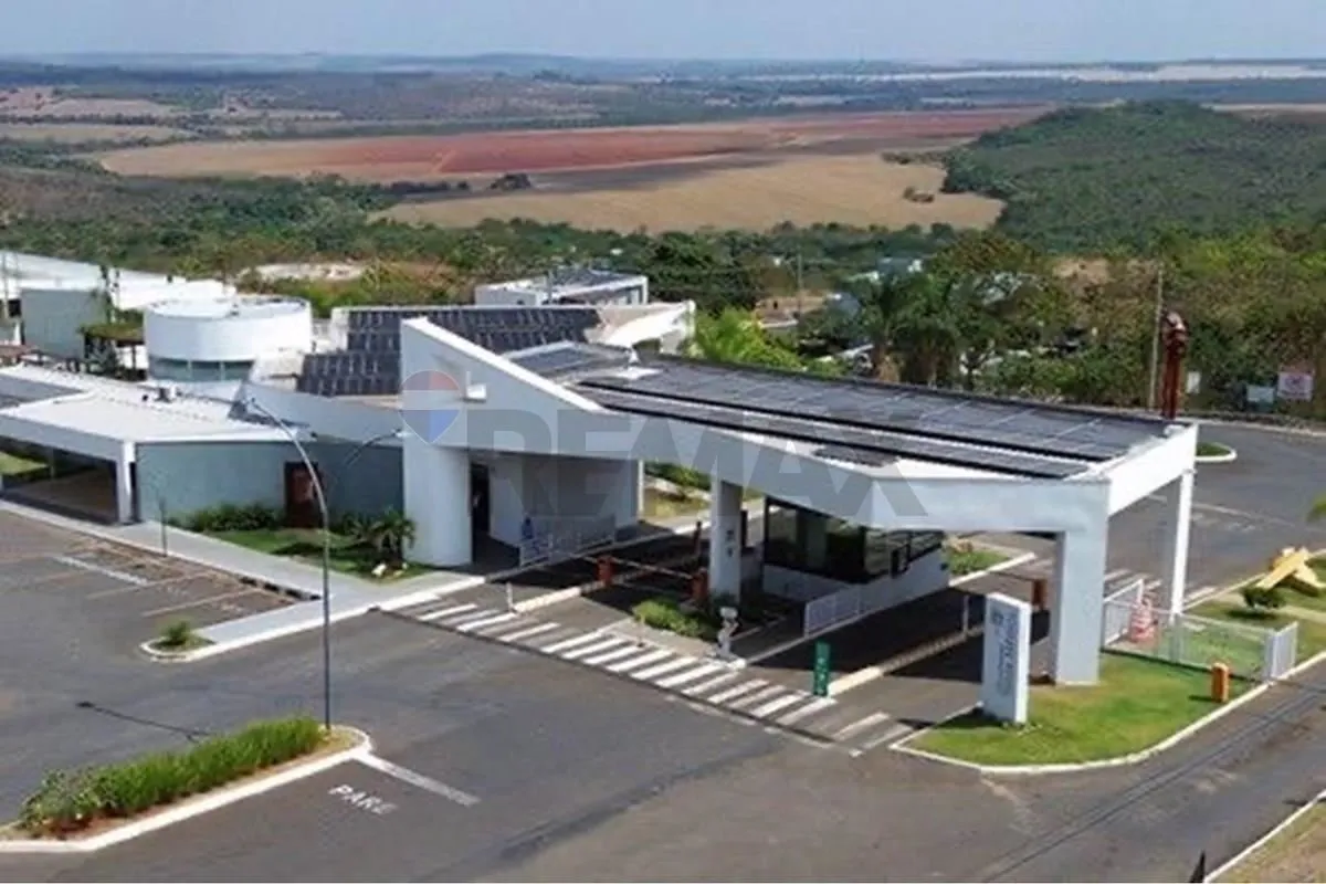 Localizado no prestigiado Condomínio Reserva Santa Mônica, este excelente terren...