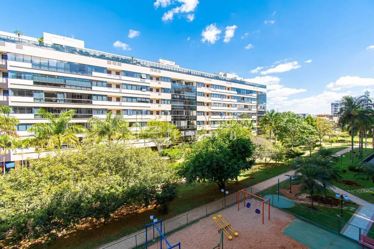 Uma quadra diferenciada por sua localização privilegiada no bairro mais cobiçado...