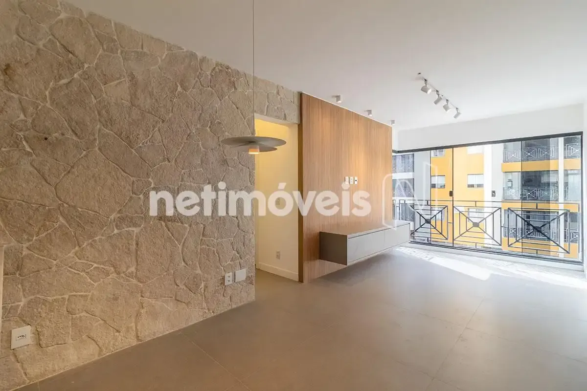Apartamento 02 quartos exclusivo e completamente reformado na AOS 7 Localização:...