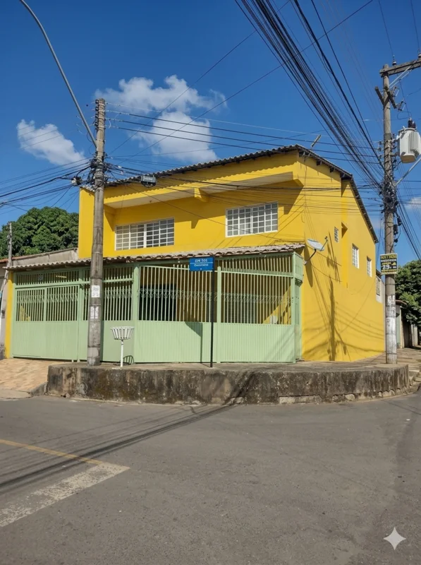 RR SANTOS DISPONIBILIZAR ÓTIMO SOBRADO COM 2 RESIDÊNCIA NA QN 15 C LOCALIZAÇÃO F...