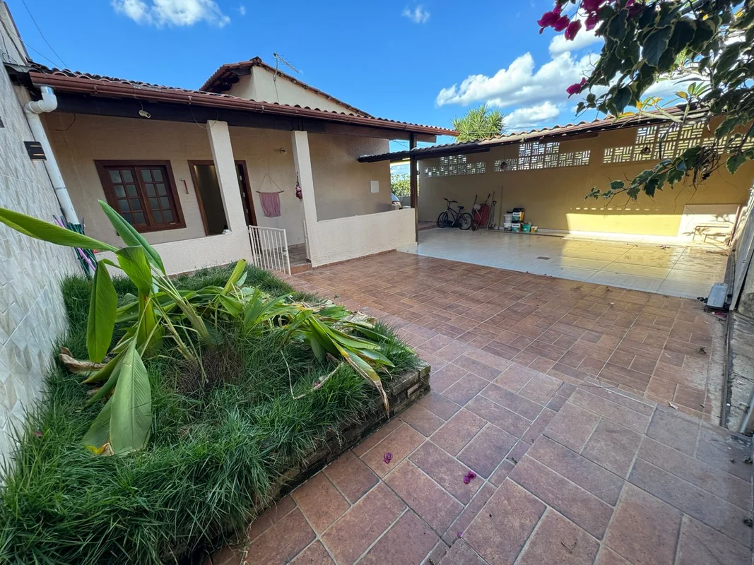 CASA TÉRREA EM CONDOMÍNIO FECHADO, TERRENO PLANO DE 400 M², CASA COMPOSTA POR SA...