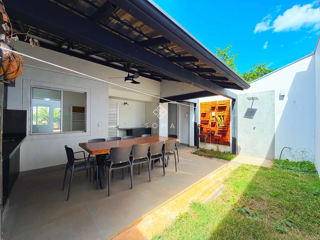 ESPECIFICAÇÕES DA CASA:- Sala ampla para dois ambientes- Cozinha com armários - ...