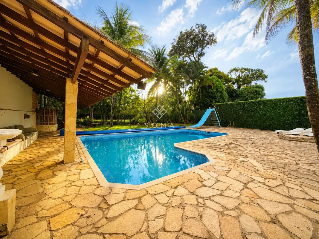 Residência de alto padrão na SHIS QL 2 Conjunto 7, Lago Sul, Brasília. Com 1.200...