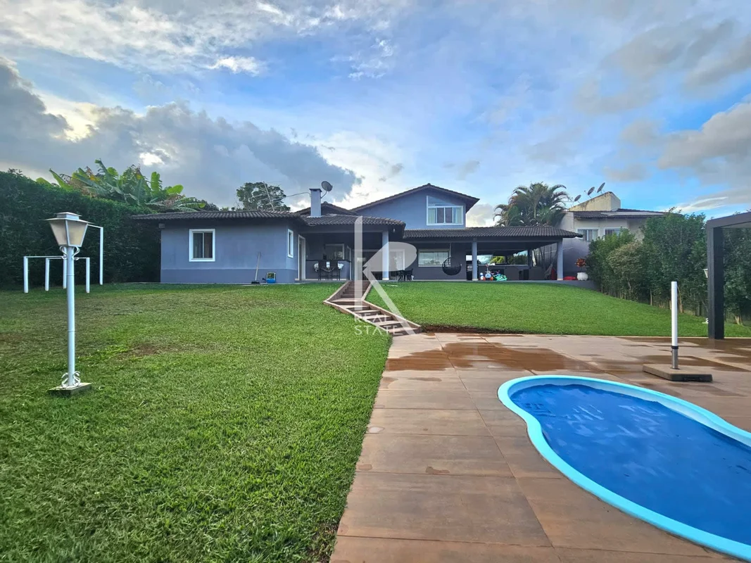 Viva com exclusividade, segurança e uma vista deslumbrante para o Lago no Condom...