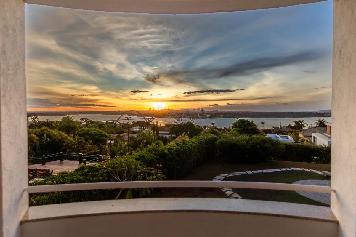 Residência na SHIS QI 26, Lago Sul, com vista aberta para o Lago Paranoá e Ponte...