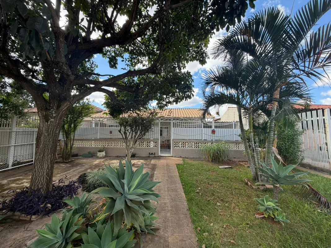 Casa Gama Setor Sul, quadra 03 Lote: 312m2 Área construída: 150m2 (aproximado) 3...