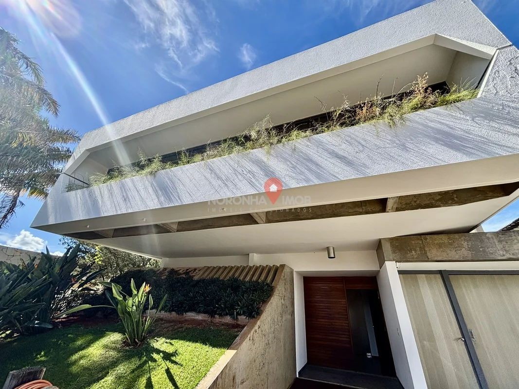 Casa de Alto Padrão para Aluguel – R$ 40.000,00Excelente residência, espaçosa e ...