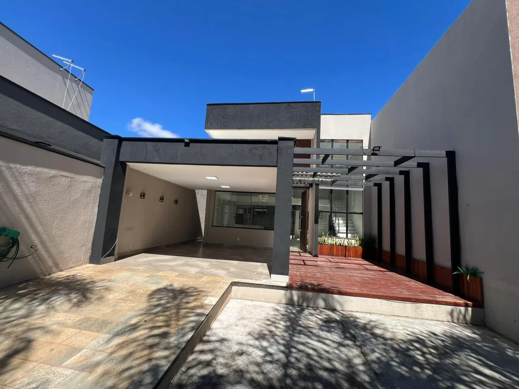  CASA MODERNA À VENDA – VICENTE PIRES | AV. MISERICÓRDIA Condomínio ao lado da n...