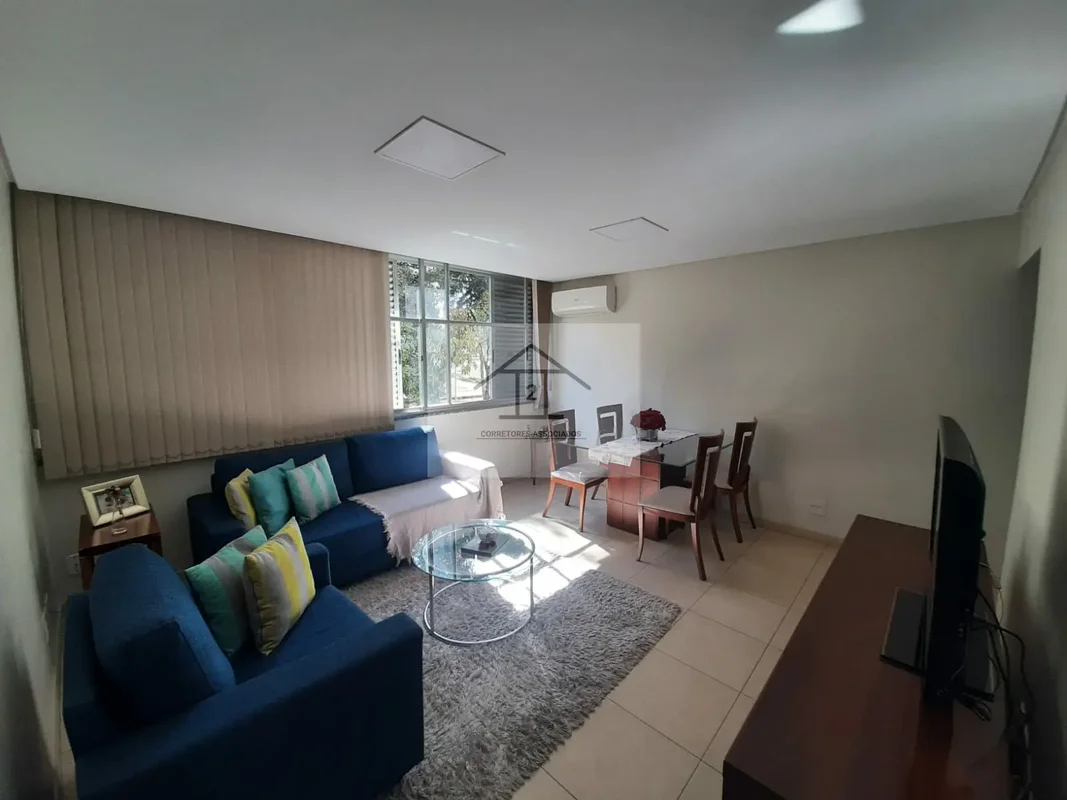 Oportunidade, apartamento reformado e vazado na SQS 205, Asa Sul,localizado no 1...