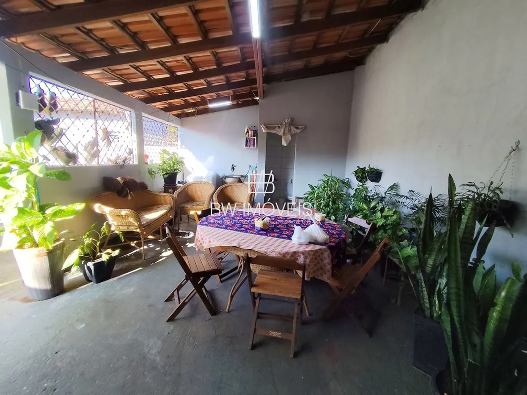 Casa com edificação de 210m², está escriturado, porém, não foi feita a averbação...