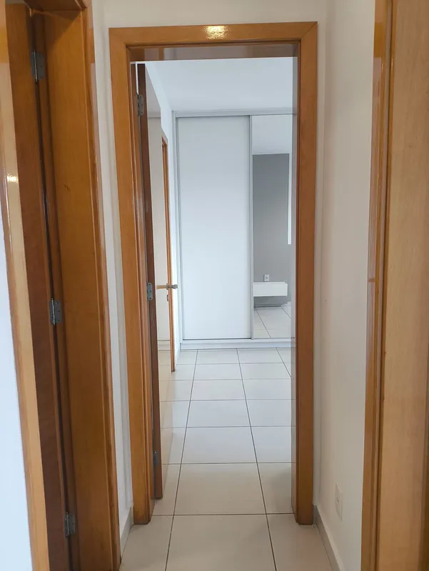 Apartamento 2/4, 1 suíte, Sala ampla, sacada, cozinha separada, lavanderia, laze...