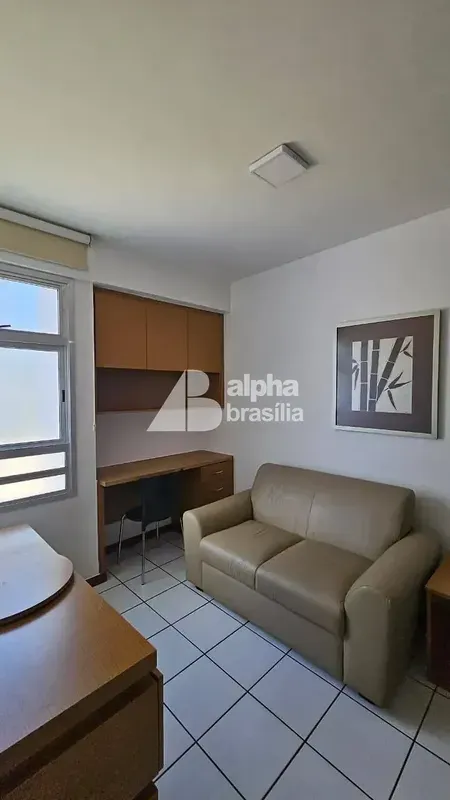 Kitnet Mobiliada 25m²Sala com sofá e rack para computadorQuarto com cama de casa...