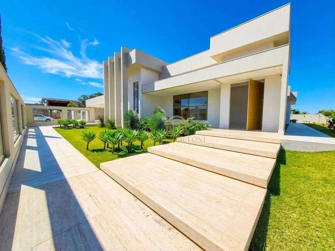 CASA TÉRREA NO SMPW QUADRA 7 COM 5 SUÍTES PISCINA ENERGIA FOTOVOLTAICAResidência...