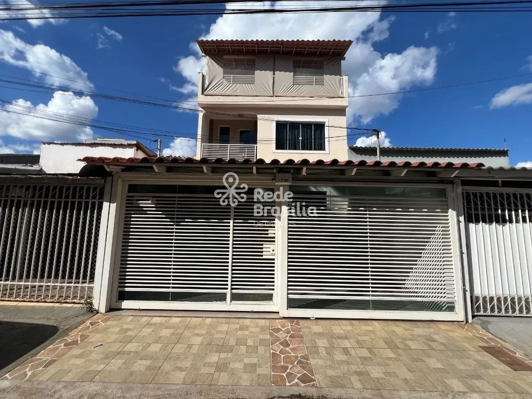 Casa de alto padrão recém reformada no Guará IImóvel moderno, sofisticado e com ...