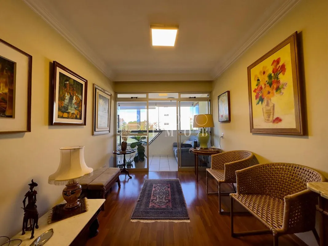 APARTAMENTO DE CANTO, ILUMINADO E AREJADO EM ANDAR ALTO COM VISTA.São 114,58m² ú...